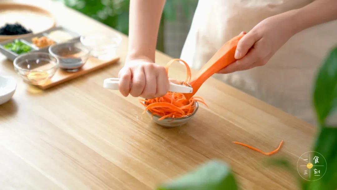 胡萝卜刨成丝