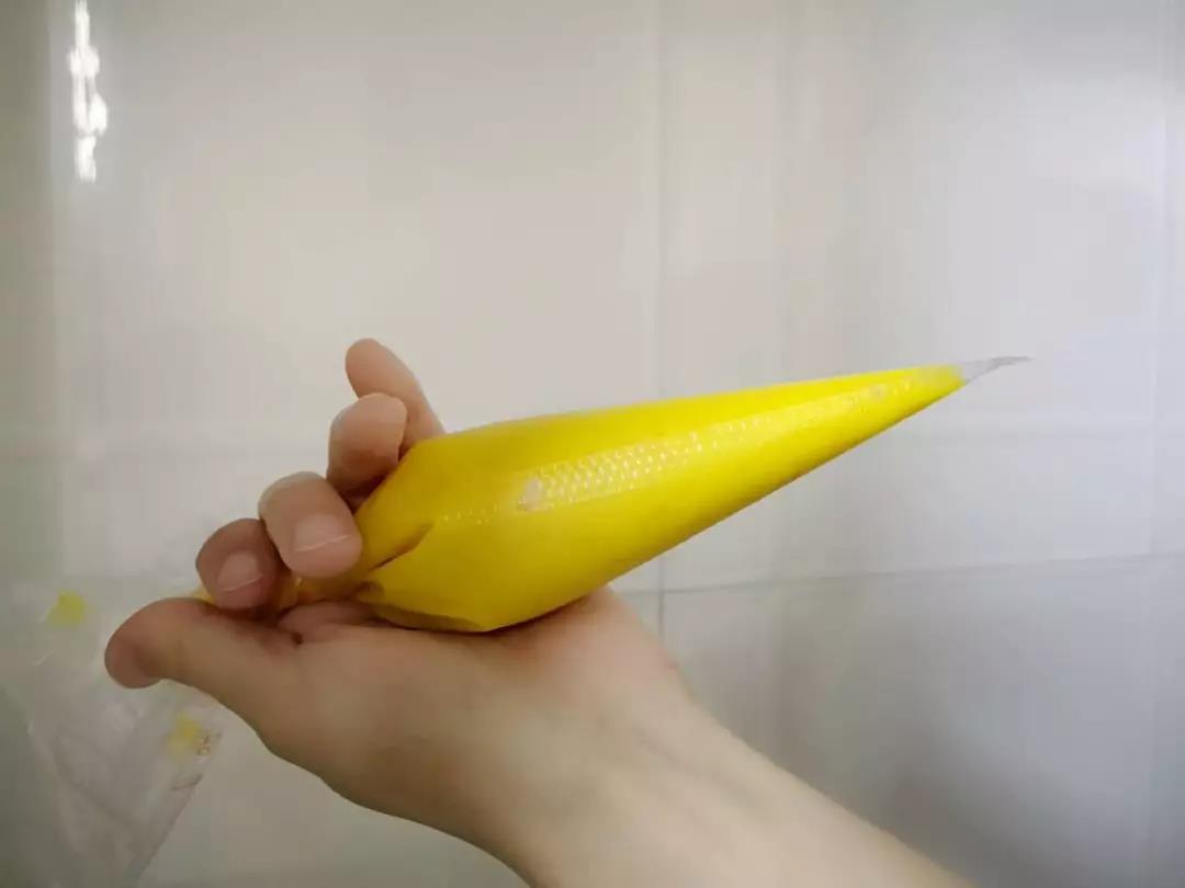 第6步：放入裱花袋。