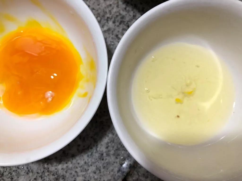 分离蛋黄蛋清。