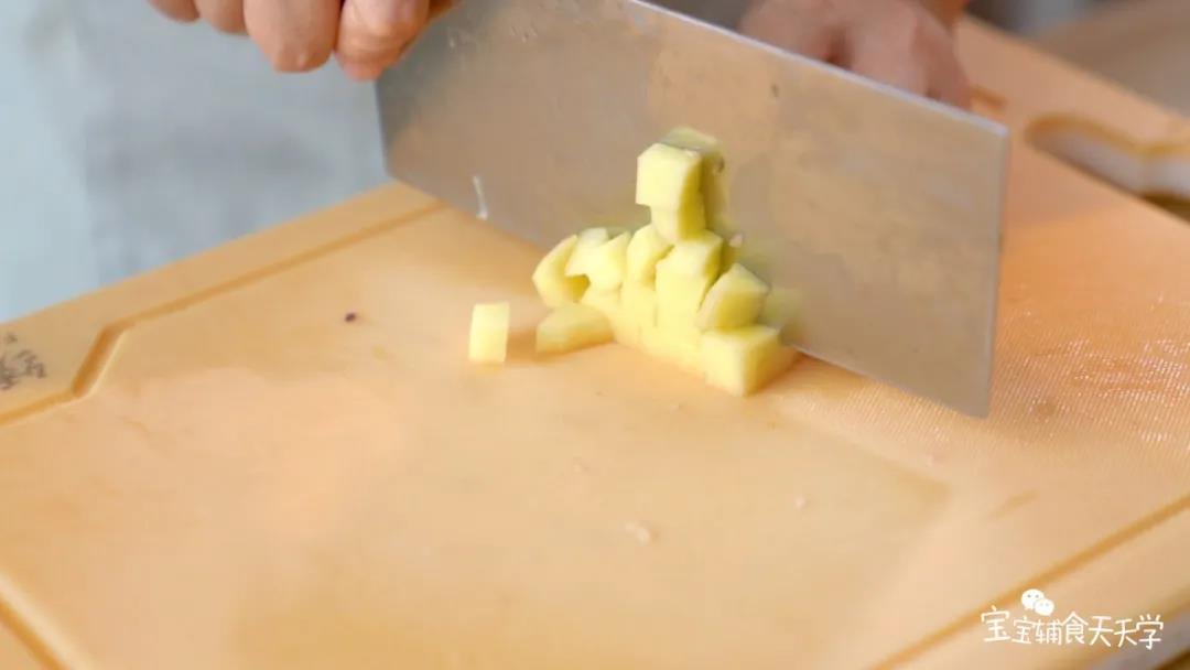 土豆、青椒、洋葱切丁