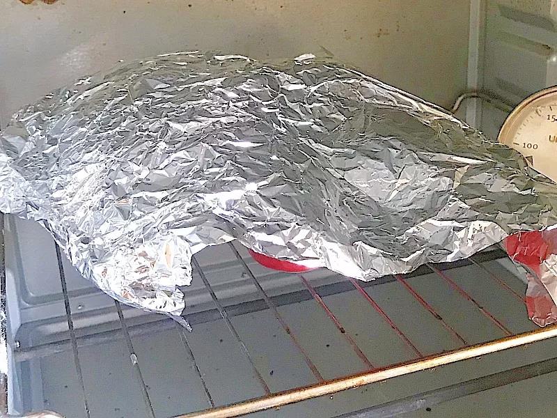 第7步：烤制过程中如果表面上色达到要求及时加盖锡纸。