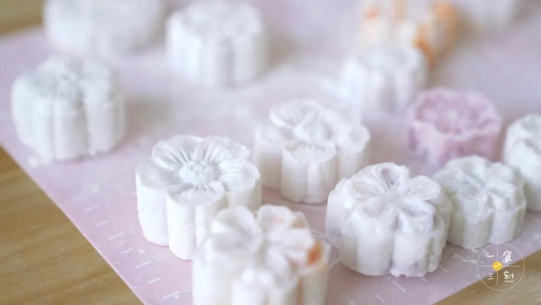 冷水上锅，大火蒸30分钟，关火后焖10分钟即可