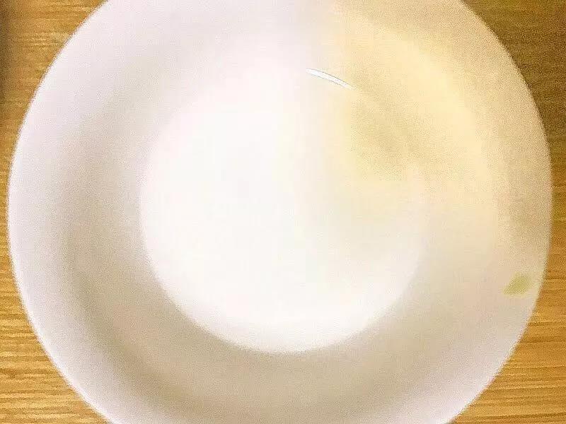 淀粉加水调成水淀粉，后面有三种用途。