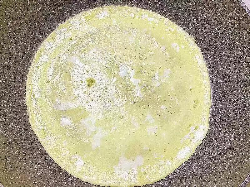 开小火烙熟，不需要翻面。