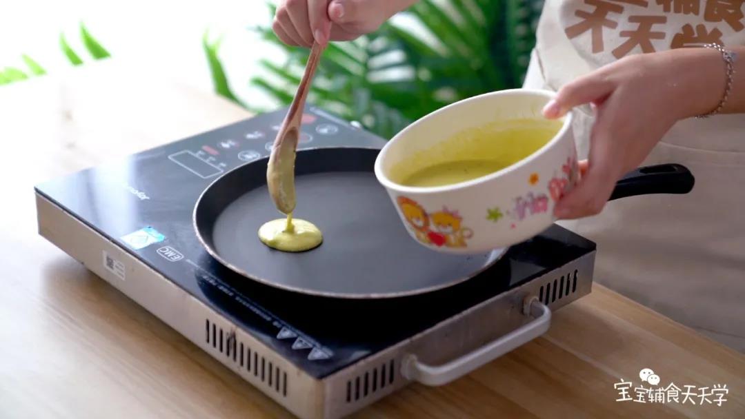 再倒入饼糊，煎至两面熟透