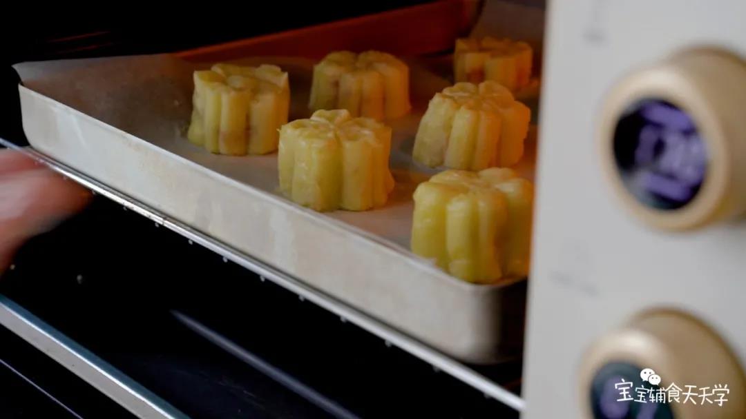 烤箱预热，170度烤10-15分钟即可