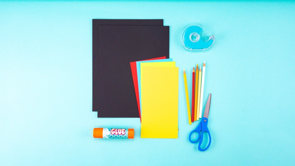 步骤1：材料准备：2张黑色卡纸、彩色卡纸、彩铅、胶棒、剪刀、胶带