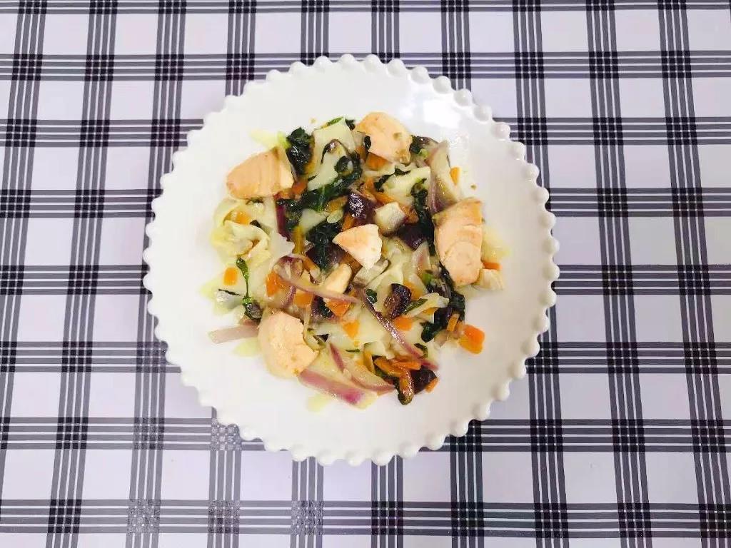 第9步：香浓海鲜味的面条。