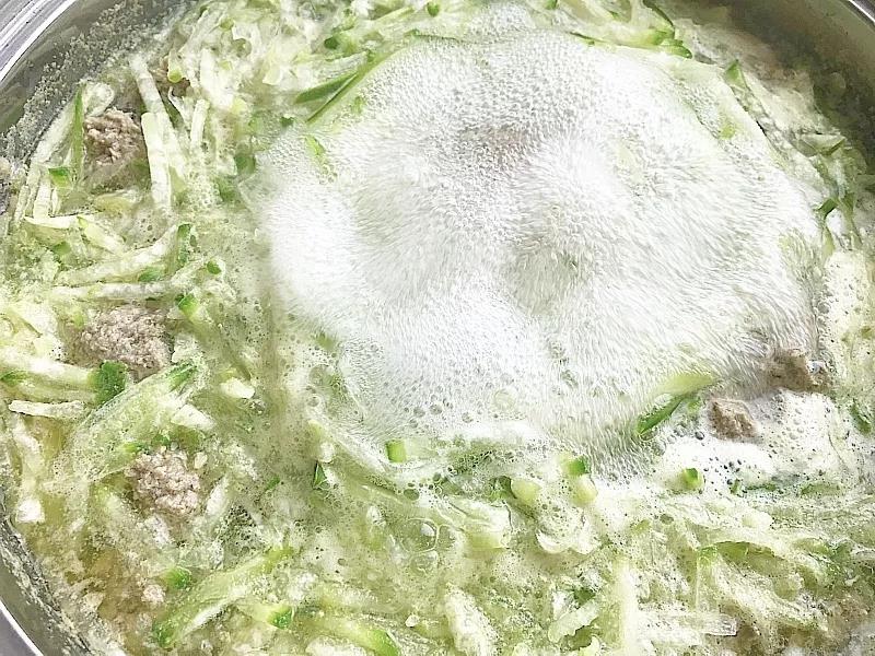 一起煮至萝卜丝软烂即可。  小贴士