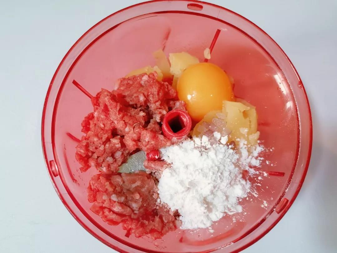 第4步：所有食材放入拉拉神器搅拌均匀。