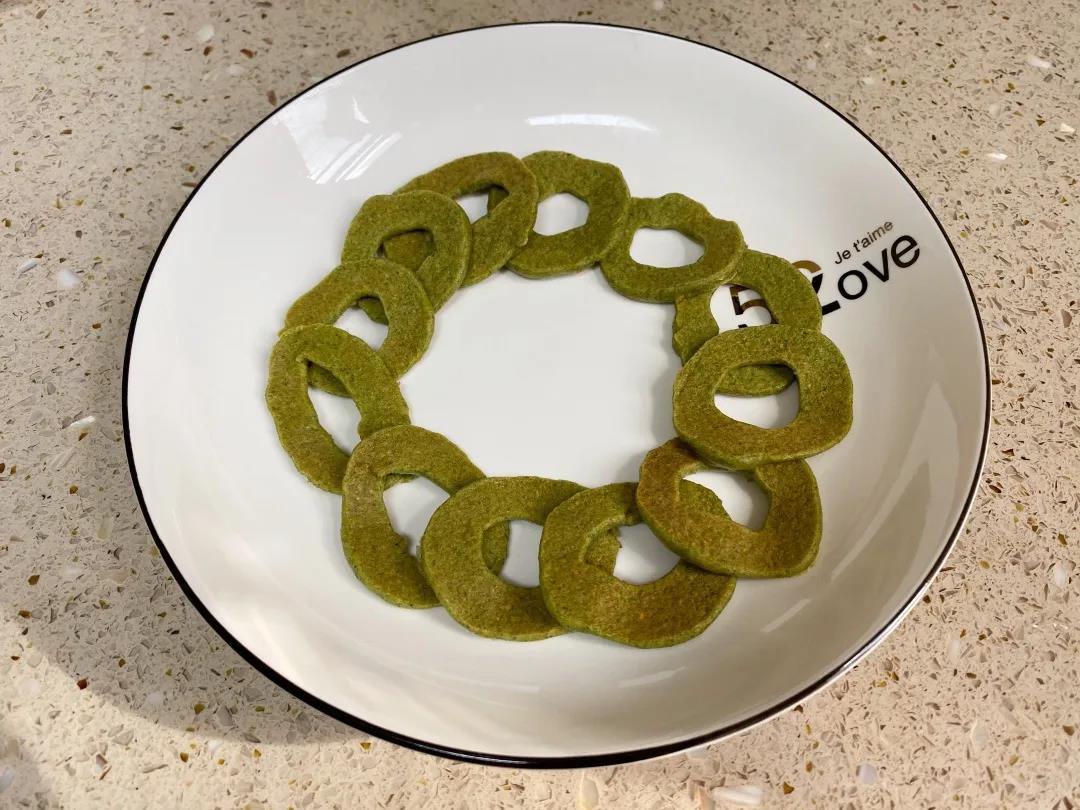 煎至两面金黄即可。