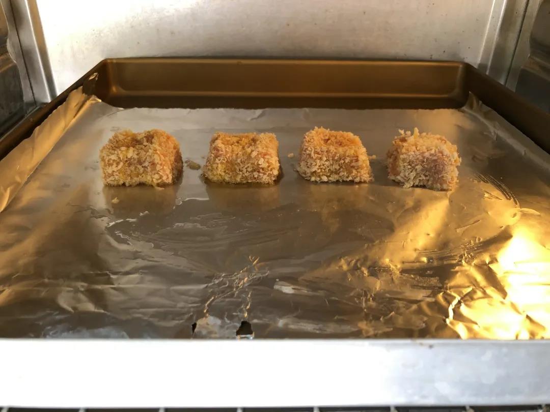 放入烤箱上下管160°烤18分钟左右。