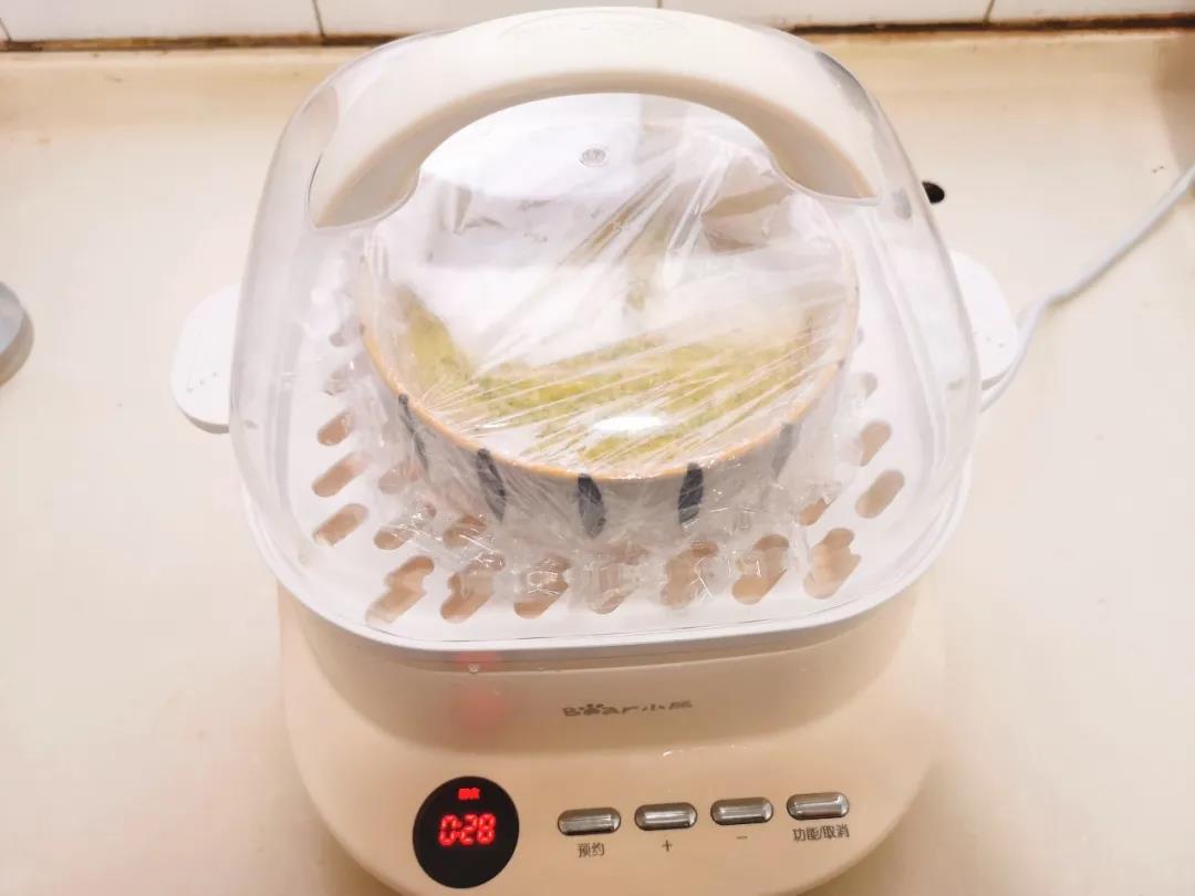 冷水入锅蒸熟。