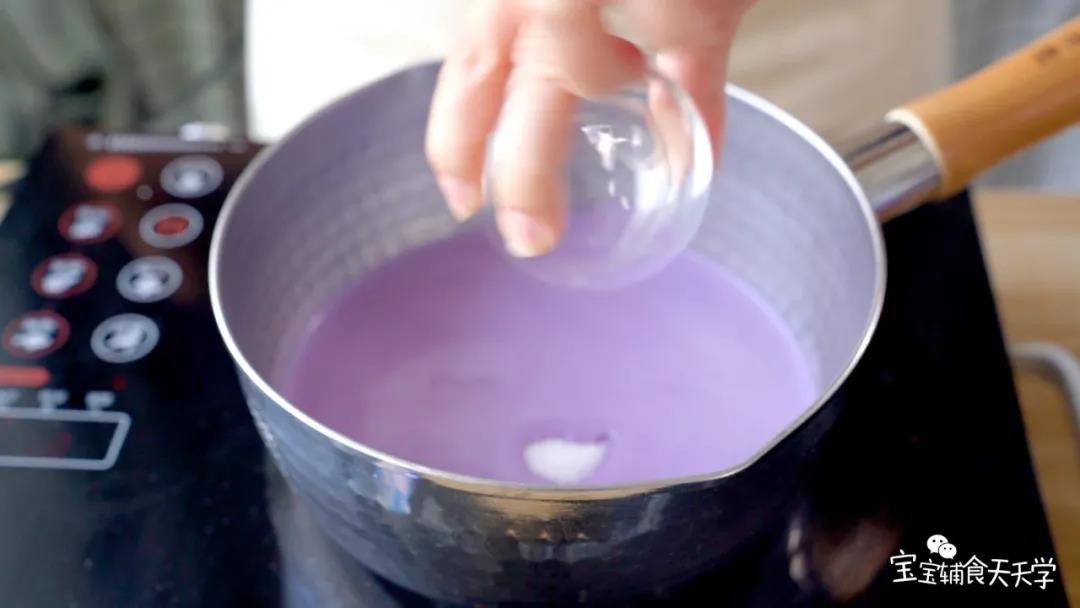 加入糖煮至融化