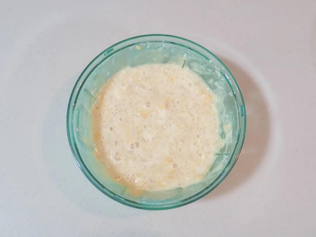 加入面粉混合均匀。