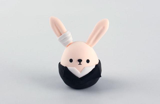 步骤5：把做好的衣服一一粘好