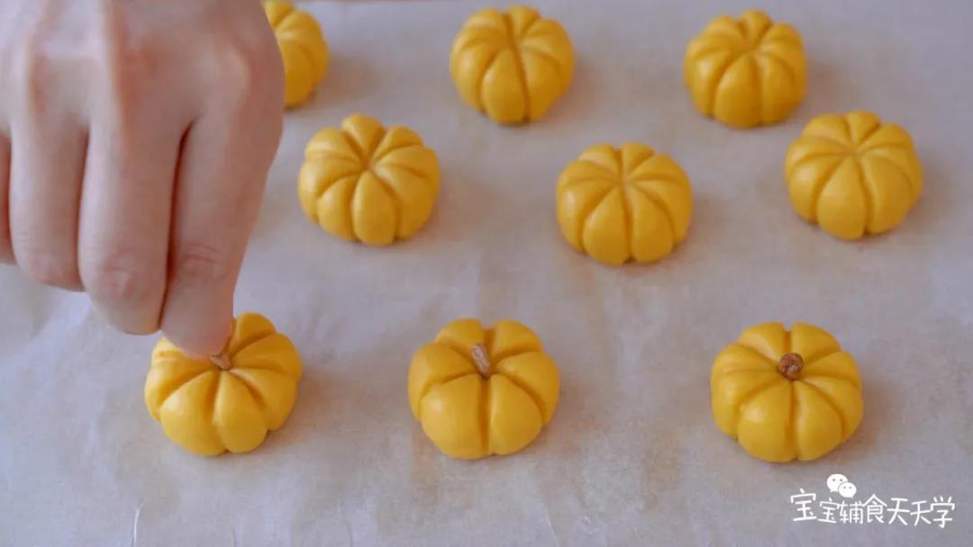 顶部放一颗瓜子仁造型