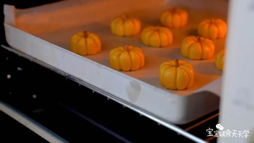 烤箱预热，150度烤40分钟即可