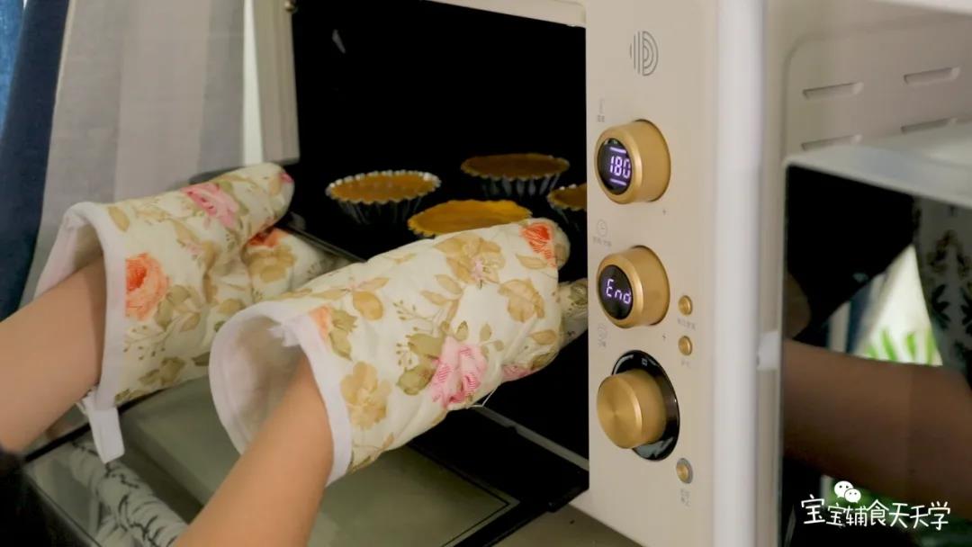 180度15-20分钟，烤至蛋液凝固，挞皮金黄