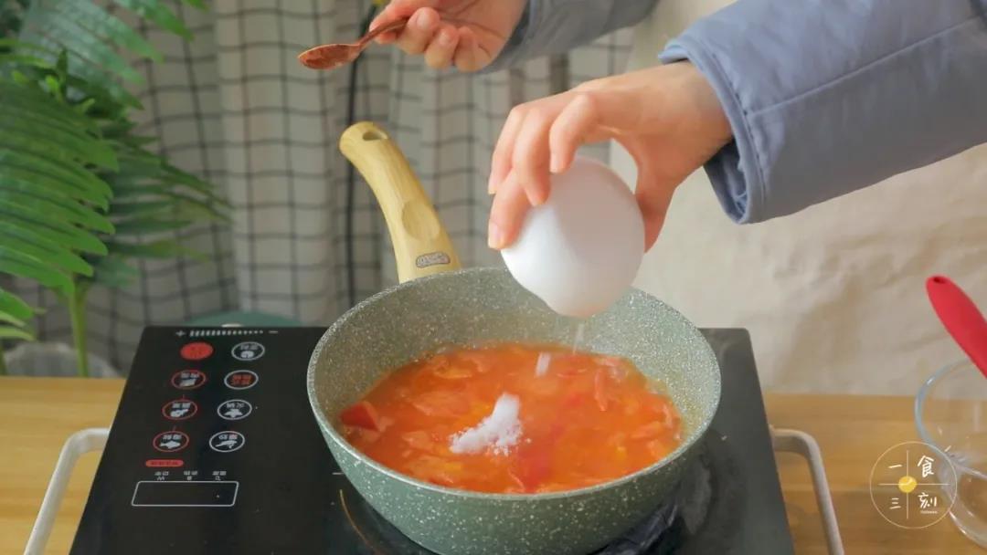 加入番茄酱和糖