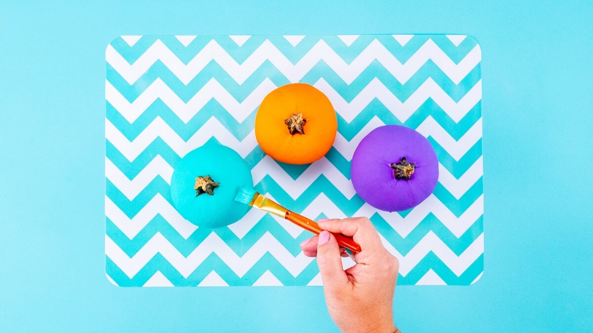 步骤2：给南瓜涂上颜色