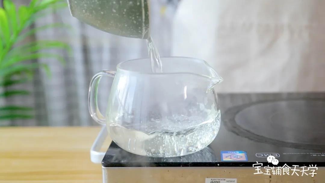 煮至糖融化，沸腾，倒出来