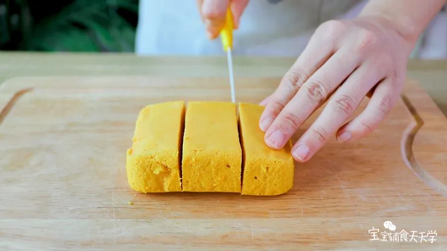 取出冷却后脱模切块