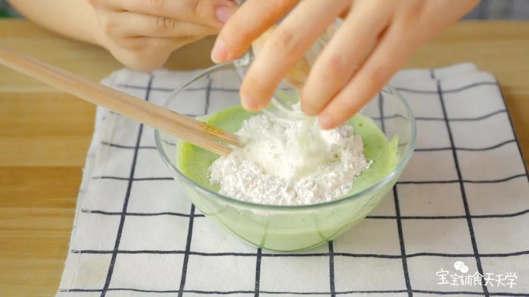 第6步：加入低筋面粉、奶粉