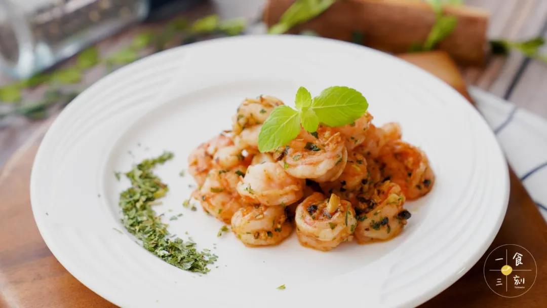 这一盘实在太诱人了！虾仁被香煎后变得外酥里嫩。