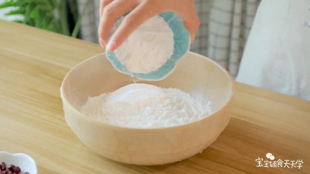 糯米粉中加入玉米淀粉