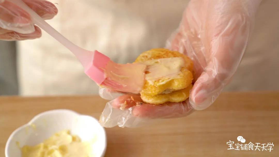 小贝涂上沙拉酱