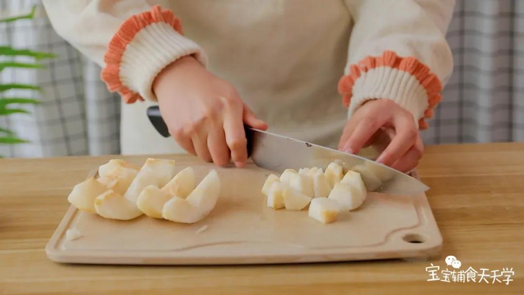 雪梨去核切小块