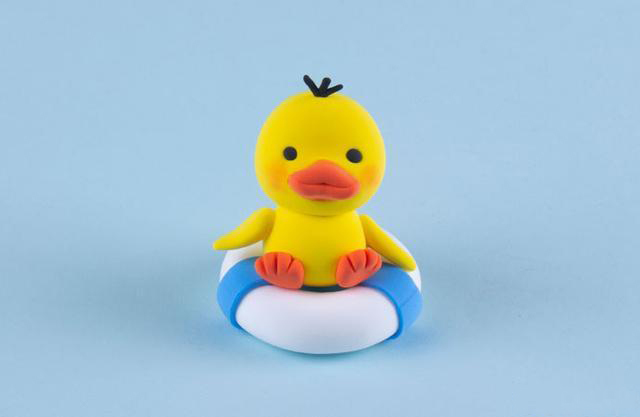 游泳圈小黄鸭粘土教程图解