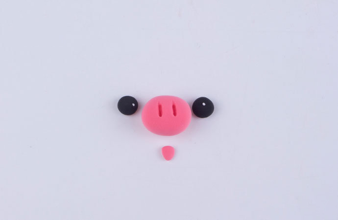 步骤2：然后做出眼睛和鼻子，以及红色的小舌头。