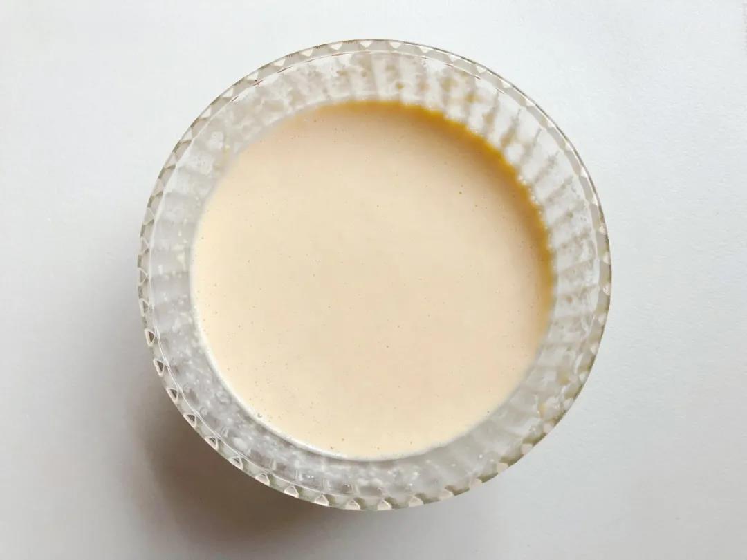 搅拌至无明显颗粒的面糊。