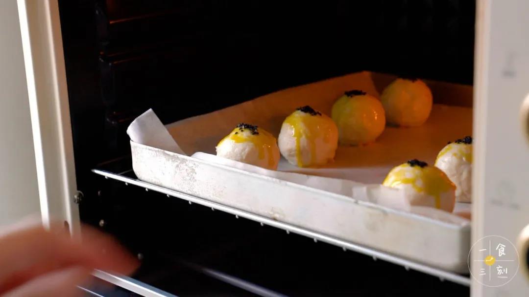 烤箱预热，200度烤15-20分钟