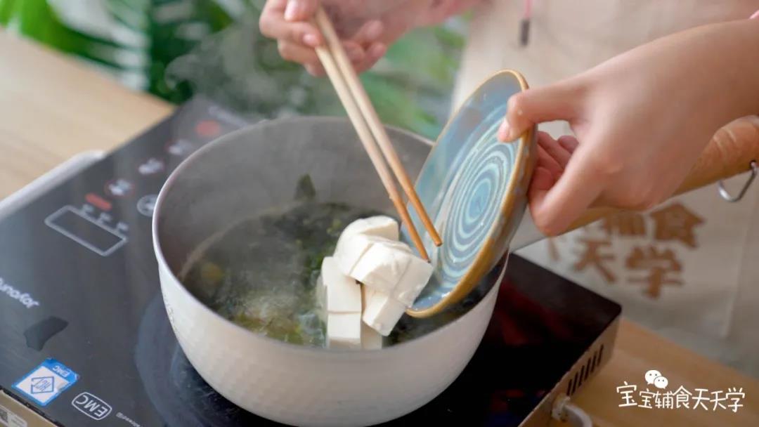 放入豆腐块煮熟