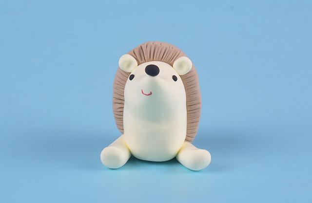 步骤8：把两只腿粘好。