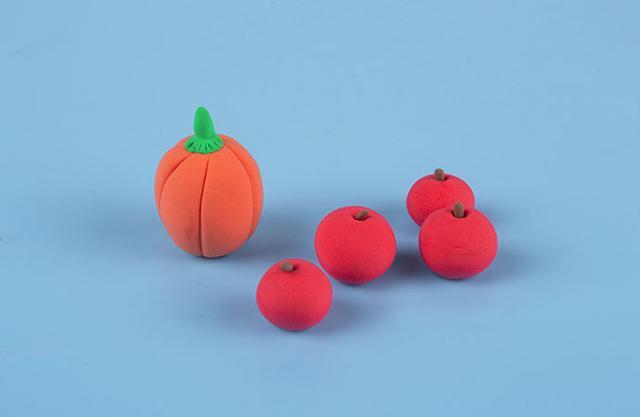 步骤9：然后我们要做一些果实，橙红色的南瓜和红彤彤的苹果。