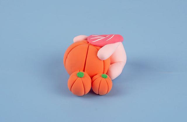 步骤9：把三角巾粘好。