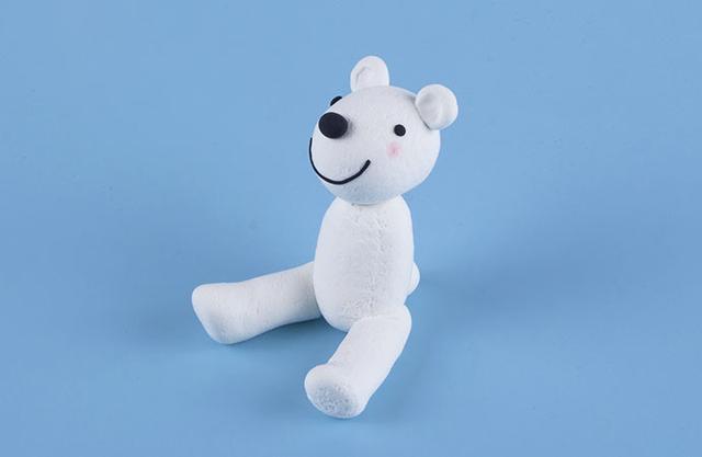 步骤5：把身体和双腿粘好，小尾巴也要粘好。