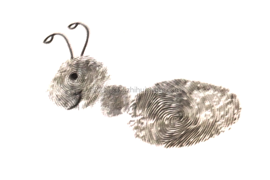 步骤3：画上眼睛、嘴巴和触角，蚂蚁的触角可是交流的重要工具哟！