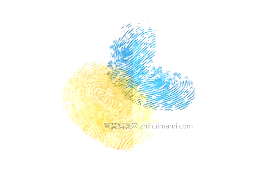 步骤3：再斜斜地按出蜜蜂的另一半翅膀。