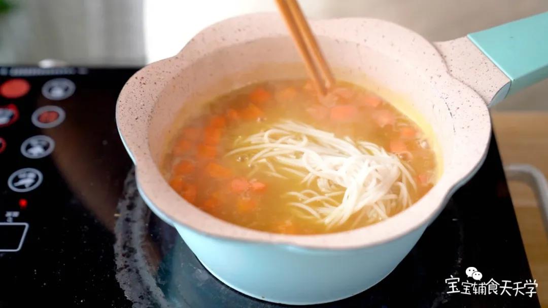 放入雪藕面和青菜碎