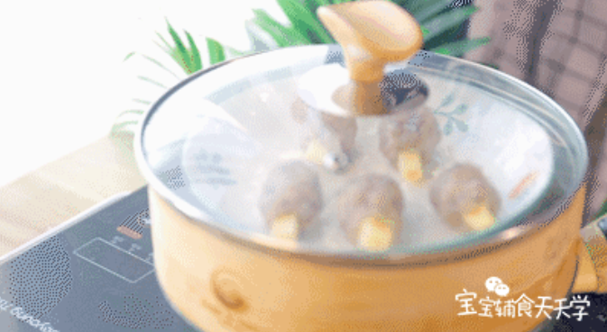 放入蒸碗中，冷水上锅蒸12分钟左右