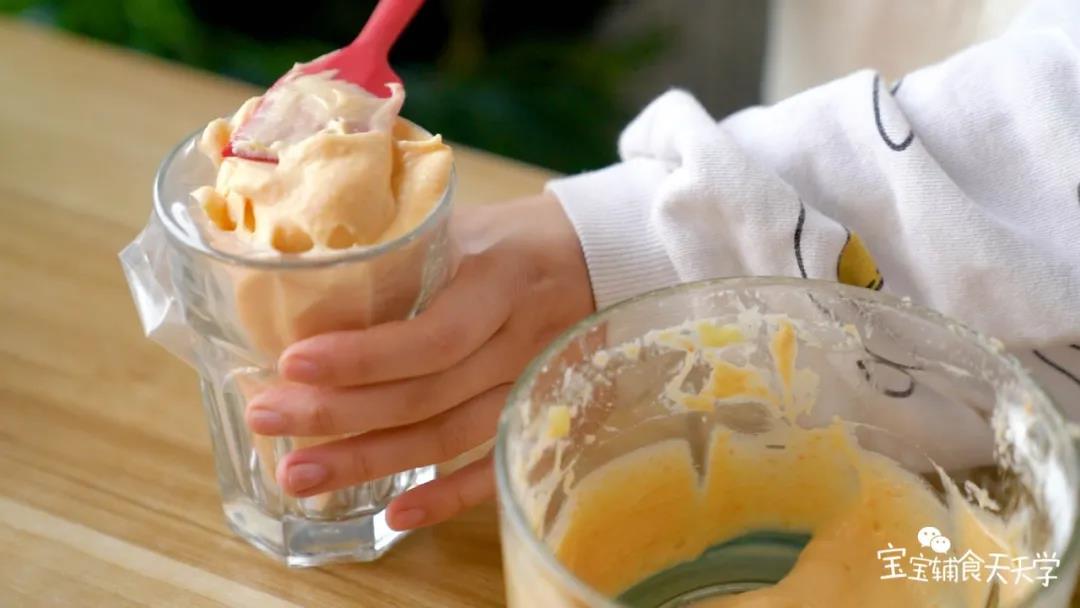 第4步：把土豆泥装入裱花袋