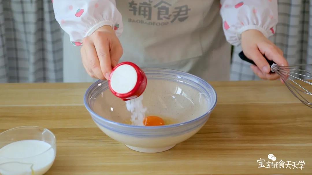 鸡蛋加糖混合均匀
