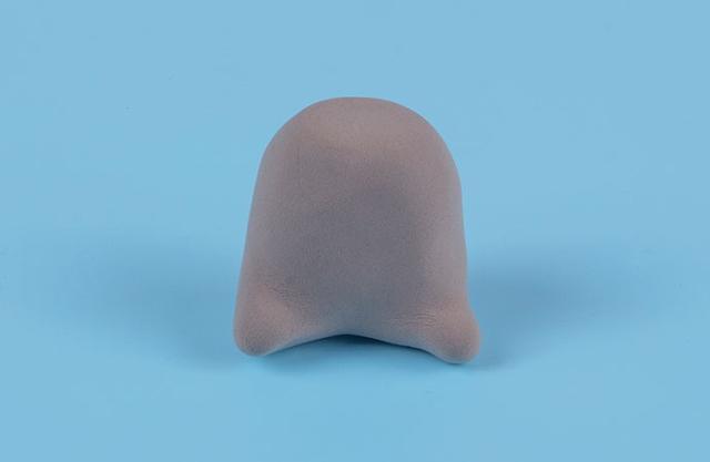 步骤7：用灰色粘土做出小猪的身体