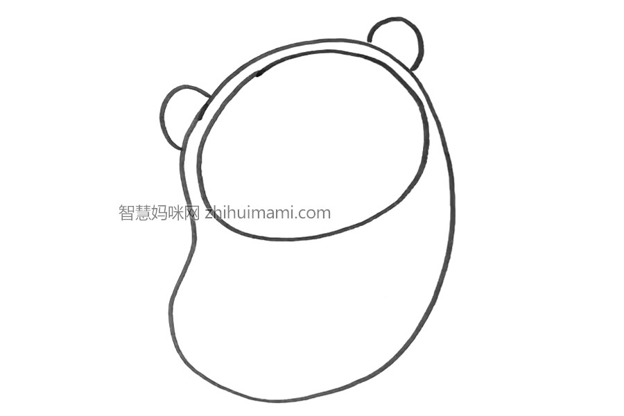 步骤2：接着画熊猫耳朵和脸部轮廓。