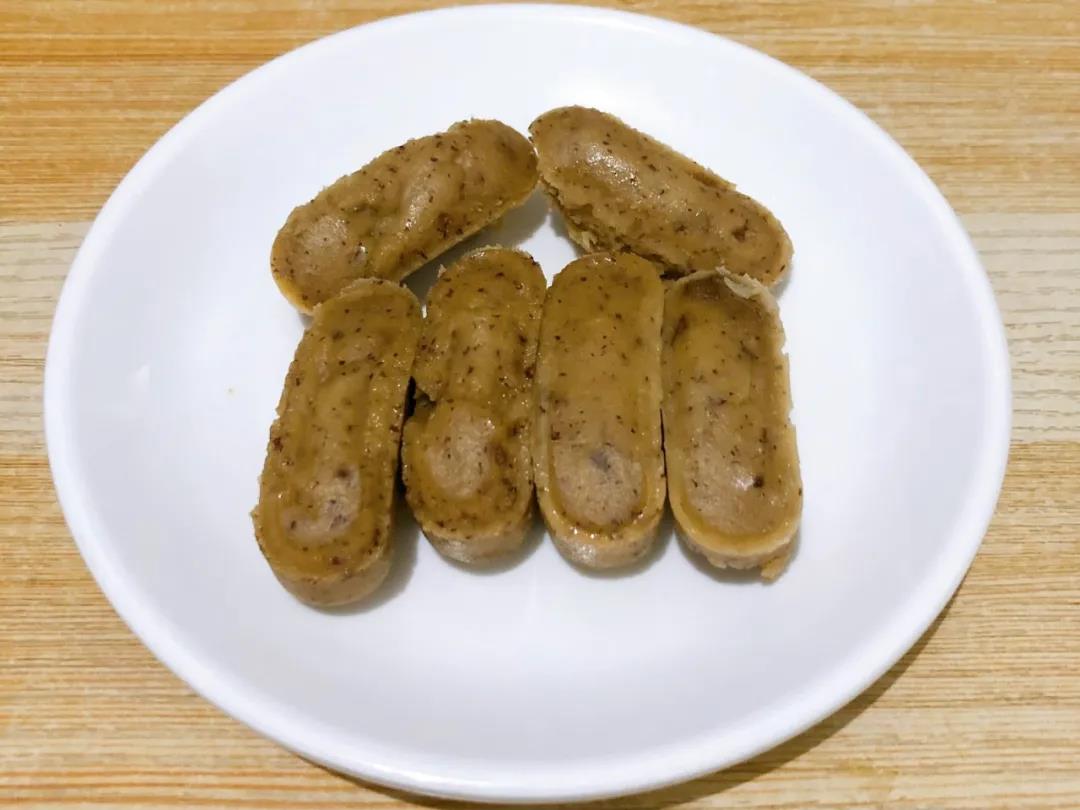 冷水开始蒸20分钟关火，焖5分钟左右。取出放凉再脱模。